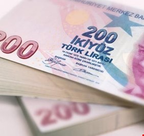 الليرة التركية توسع خسائرها إلى 13% منذ بداية العام