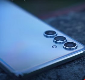 سامسونغ تطلق هاتف Galaxy بكاميرات ممتازة وسعر منافس