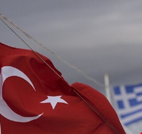 اليونان تطلب مساعدة تركيا في مواجهة تصاعد الهجرة عبر نهر حدودي