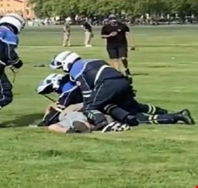 عربي يصيب 5 أشخاص بينهم 4 أطفال بحادث طعن في مدينة آنسي الفرنسية