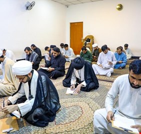 مجلة بريطانية: القلق بدأ يساور طلبة العلوم الدينية في النجف لمرحلة ما بعد السيستاني