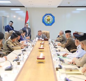 وزير الداخلية يلتقي عدداً من الضباط والمنتسبين