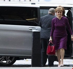 السلطات تطلق سراح رئيسة الوزراء الاسكتلندية السابقة دون توجيه أي تهم