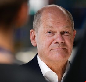 شولتس: سندعم أوكرانيا بدبابات ومدفعية ومضادات للطائرات