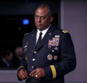 وزير الدفاع الأمريكي وحلفاء 