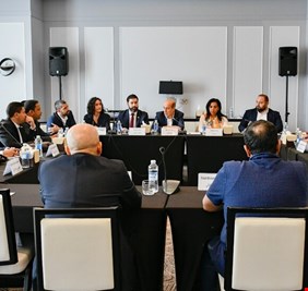 عمان تستضيف جولة جديدة من المحادثات اليمنية