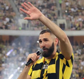 تصرف غير مفهوم من بنزيما ضد ريال مدريد