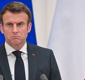 فرنسا.. حليف لماكرون يثير الجدل باقتراحه فتح العهدات الرئاسية