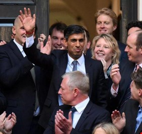 إعلام أجنبي يتهم حزب المحافظين البريطاني بـ