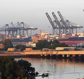 باكستان تؤجر جزءا من ميناء كراتشي للإمارات مقابل 220 مليون دولار