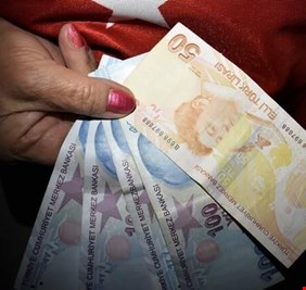 ماذا حل ببورصة إسطنبول في ظل هبوط الليرة التركية؟