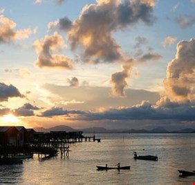 40 مفقودا في غرق قارب مهاجرين قبالة سواحل إيطاليا