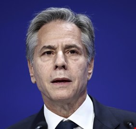 بلينكن يحث زعيمي صربيا وكوسوفو على وقف التصعيد