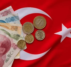 الليرة التركية تسجل أدنى مستوى قياسي لها