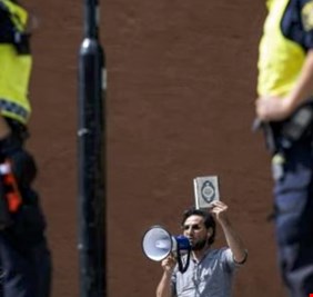 الحكومة تدين قيام سويدي من اصل عراقي بإحراق القرآن الكريم