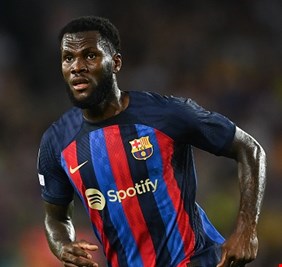برشلونة يفجر مفاجأة حول العرض السعودي لكيسي