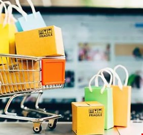 استطلاع.. الطعام والملابس أكثر ما يشتريه الشباب عبر الانترنيت