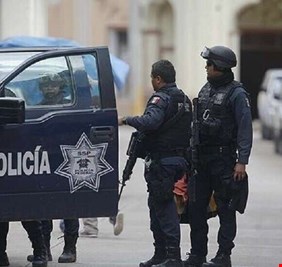 إصابة 4 رجال شرطة في انفجار سيارة مفخخة بالمكسيك