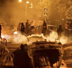 فرنسا.. توقيف نحو 700 شخص واجتماع جديد لخلية الأزمة برئاسة ماكرون