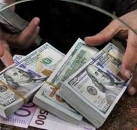 نائب يكشف عن اختفاء 100 مليون دولار من سوق الصرافة في السليمانية