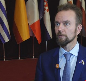 الاتحاد الاوروبي يدعو العراق للاستعداد لمرحلة انخفاض سعر النفط