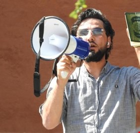 قاضٍ سابق يعلق على طلب العراق تسليمه المواطن الذي أحرق القرآن