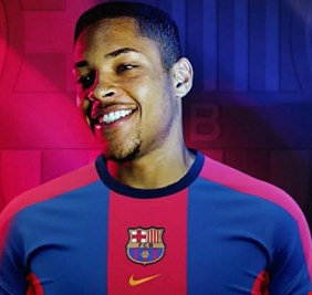 برشلونة يقيد موهبة برازيلية بشرط جزاء بقيمة مليار يورو