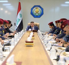 وزير الداخلية يترأس اجتماعاً مع عدد من قيادات الشرطة الاتحادية