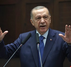 أردوغان يعرض على زيلينسكي استضافة مفاوضات سلام مع روسيا