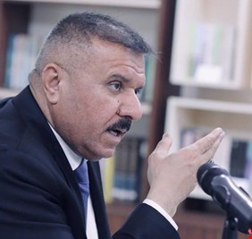 وزير الداخلية يمنح مدير الجنسية العام إجازة لمدة شهر