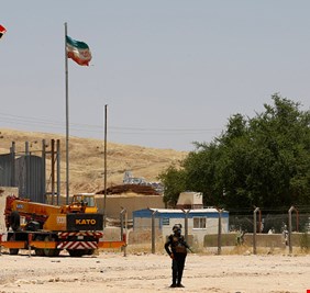 العراق يباشر بفتح الطريق الحدودي مع إيران