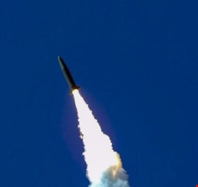 كوريا الشمالية تطلق صاروخا باليستيا حلق أطول مدة زمنية