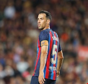 برشلونة يقترب من ضم بديل بوسكيتس