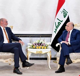 السفير البريطاني الجديد يباشر عمله في بغداد