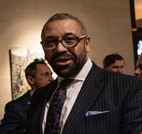 وزير الخارجية البريطاني يطلب من سوناك عدم تعيينه وزيرا للدفاع