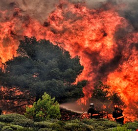 اليونان.. حرائق الغابات تهدد السكان وسط ارتفاع قياسي لدرجات الحرارة