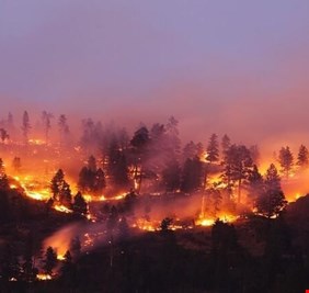 بعد أكبر عملية إجلاء في اليونان.. استمرار حرائق الغابات لليوم السادس بجزيرة رودوس
