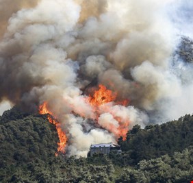 تركيا.. اتساع حرائق الغابات لتشمل 3 ولايات