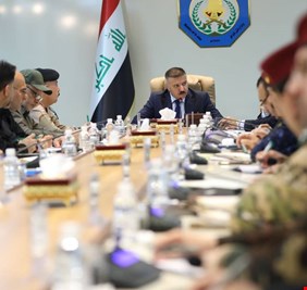 وزير الداخلية رئيس اللجنة الأمنية العليا المشرفة على زيارتي العاشر من محرم الحرام والأربعينية يعقد اجتماعاً موسعاً