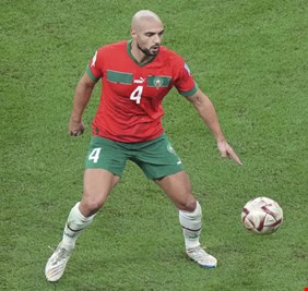 شرط واحد يفصل مانشستر يونايتد عن ضم المغربي أمرابط