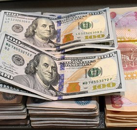 توقعات بتراجع الدولار امام الدينار في الايام القادمة