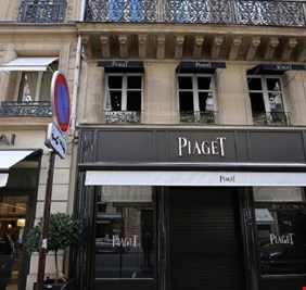 ملايين الدولارات.. سطو مسلح على محل مجوهرات وسط باريس