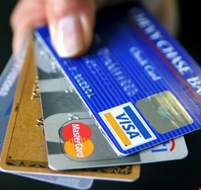 تركيا توقف استخدام بطاقات الائتمان لأغراض السفر للخارج