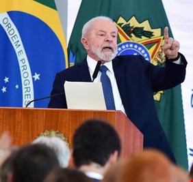 البرازيل تطالب المجتمع الدولي بمساعدتها لحماية غابات الأمازون