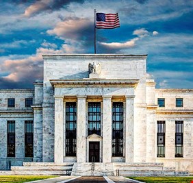 الكشف عن مفاوضات مع الفيدرالي الأمريكي لحل ازمة الدولار في السوق العراقية