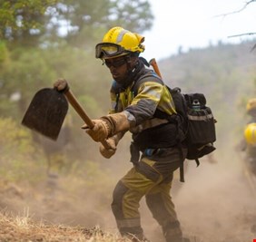 يمتد بسرعة الرياح مهددا جارتها.. حريق في إسبانيا يزحف نحو فرنسا