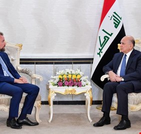 للاتحاد الأوروبي يؤكد دعمه للحكومة في مجال إعادة الإعمار