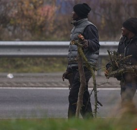 بريطانيا تزيد الغرامات المفروضة على من يوظفون مهاجرين غير نظاميين