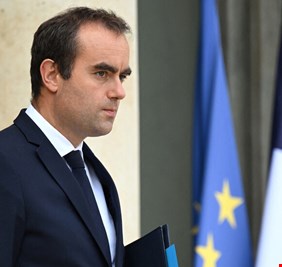 في رد على أعضاء بمجلس الشيوخ.. وزير الجيوش الفرنسي يرفض قبول فكرة 