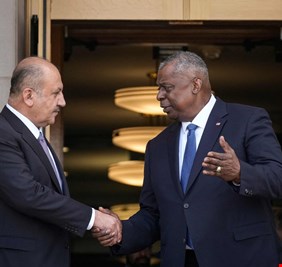 تفاصيل لقاء وزير الدفاع ثابت العباسي مع نظيره الأمريكي في واشنطن